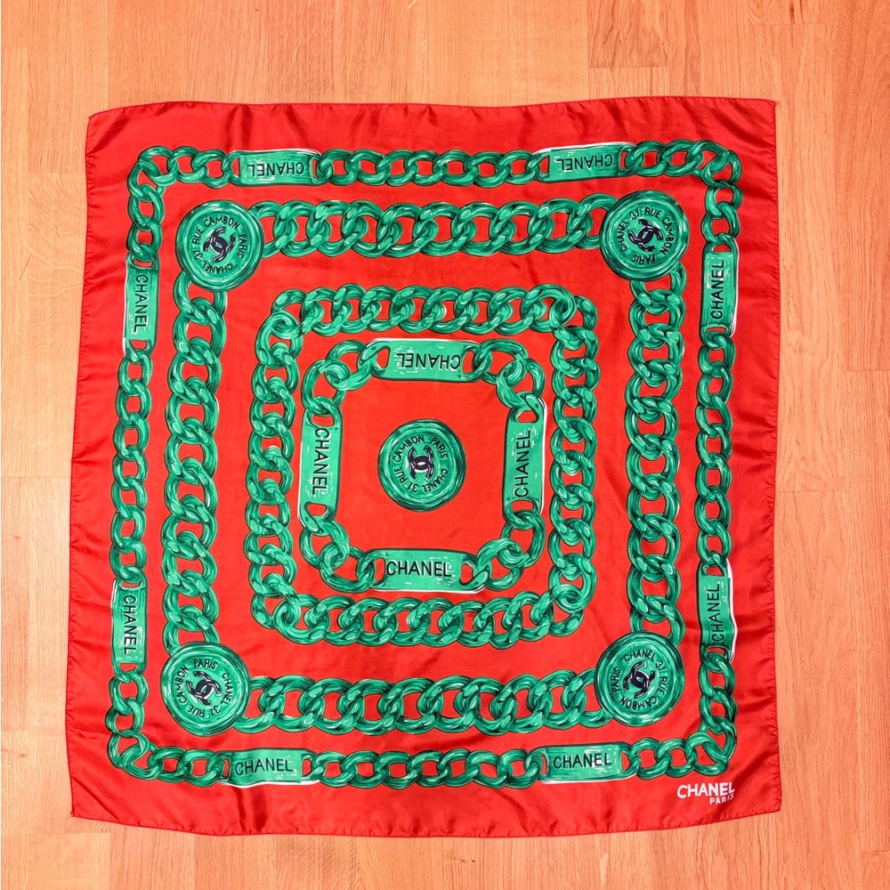 Chain Motive Red and Green Scarf